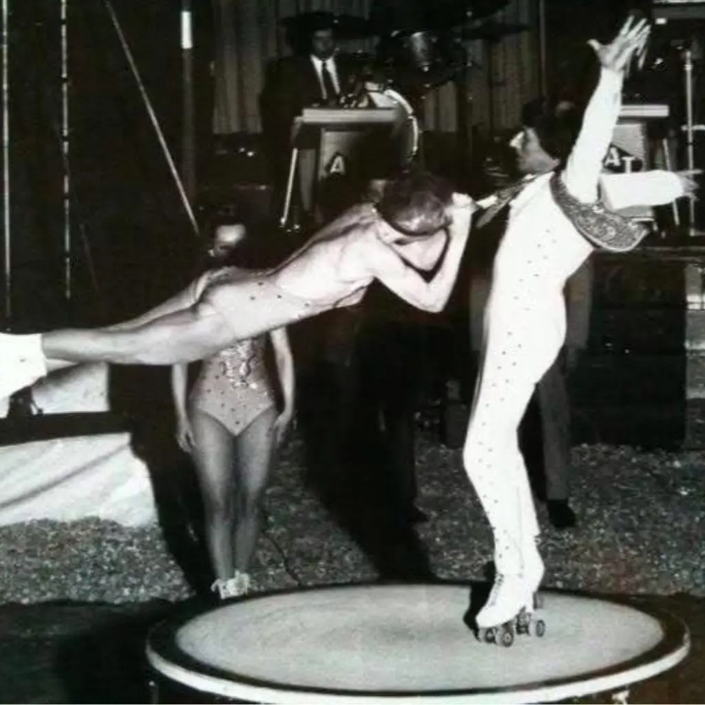 circus and flaneurz roller skates1