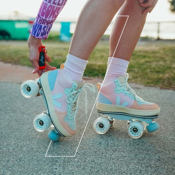 detachable-roller-skates-veja-v15-petal-multico-lifestyle