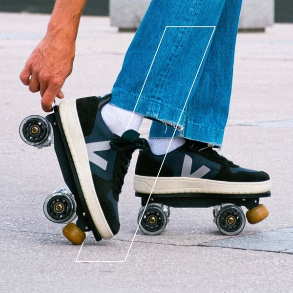 detachable-roller-skates-veja-v-10-blue-grey-lifestyle