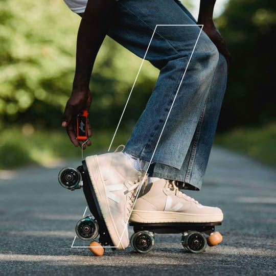detachable-roller-skates-veja-v-15-natural-white-lifestyle