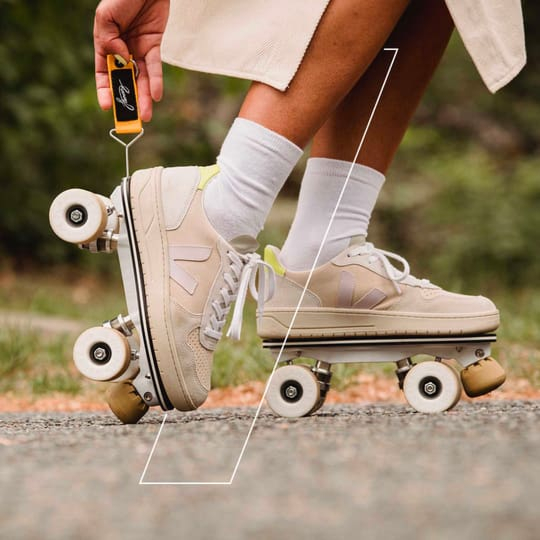 detachable-roller-skates-veja-v-10-sable-parme-lifestyle