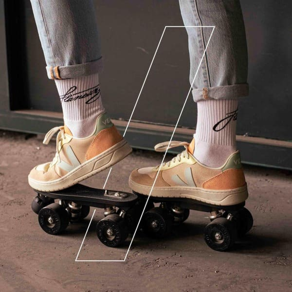 detachable-roller-skates-shoes-veja-v-10-sable-multico-lifestyle