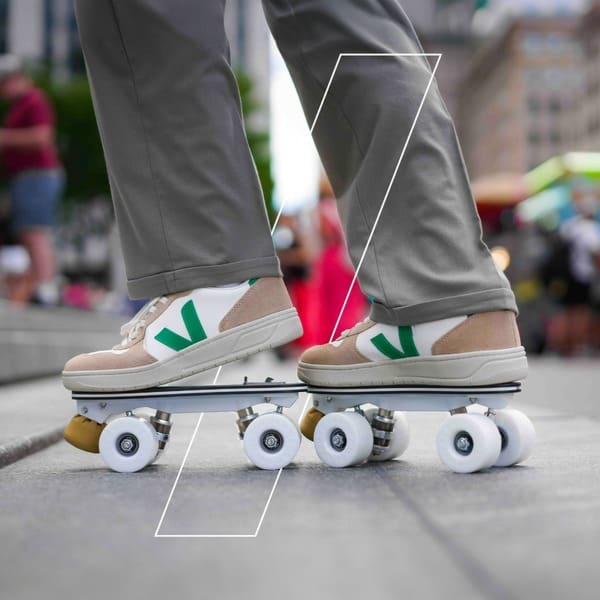 detachable-roller-skates-veja-v-10-white-emeraude-lifestyle