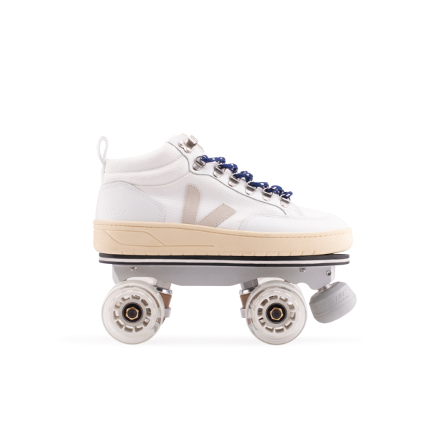 Detachable roller skates Veja Roraima White Natural Butter clipped-on and seen from the side