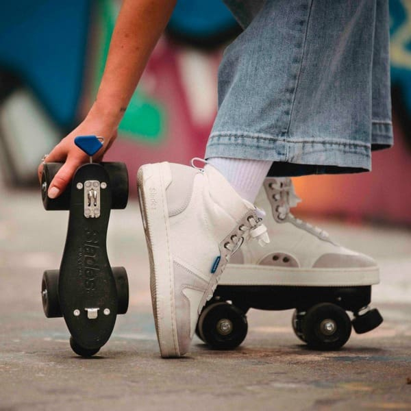 detachable-roller-skates-accessories-blue-unlocking-key