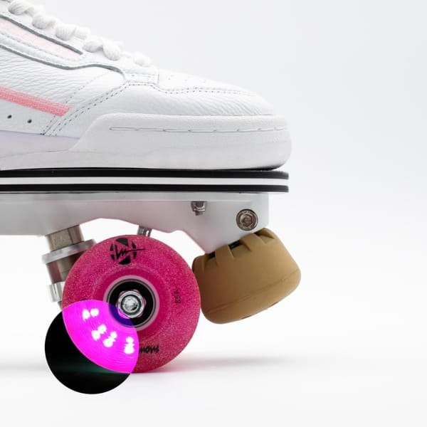 detachable-roller-skates-accessories-luminous-pink-glitter-wheels-lifestyle