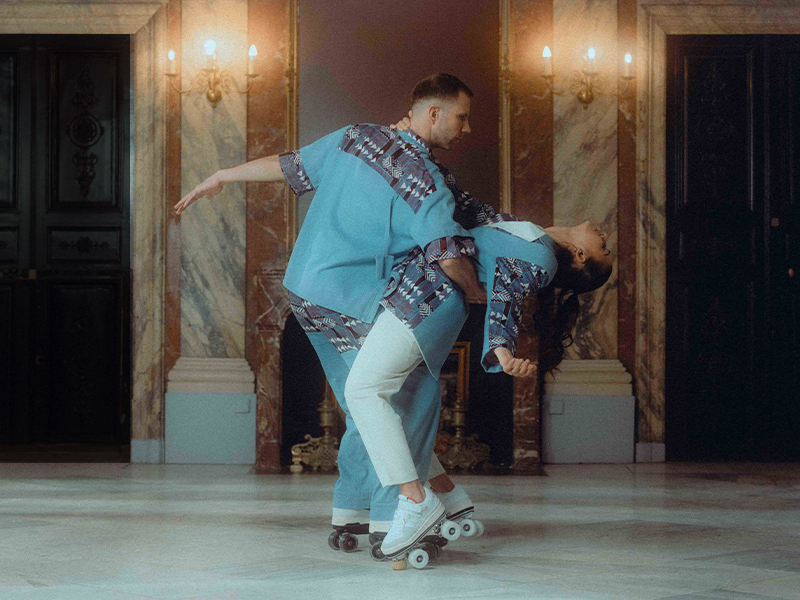 L’amour comme sur des roulettes :  histoire d’un couple de patineurs passionnés