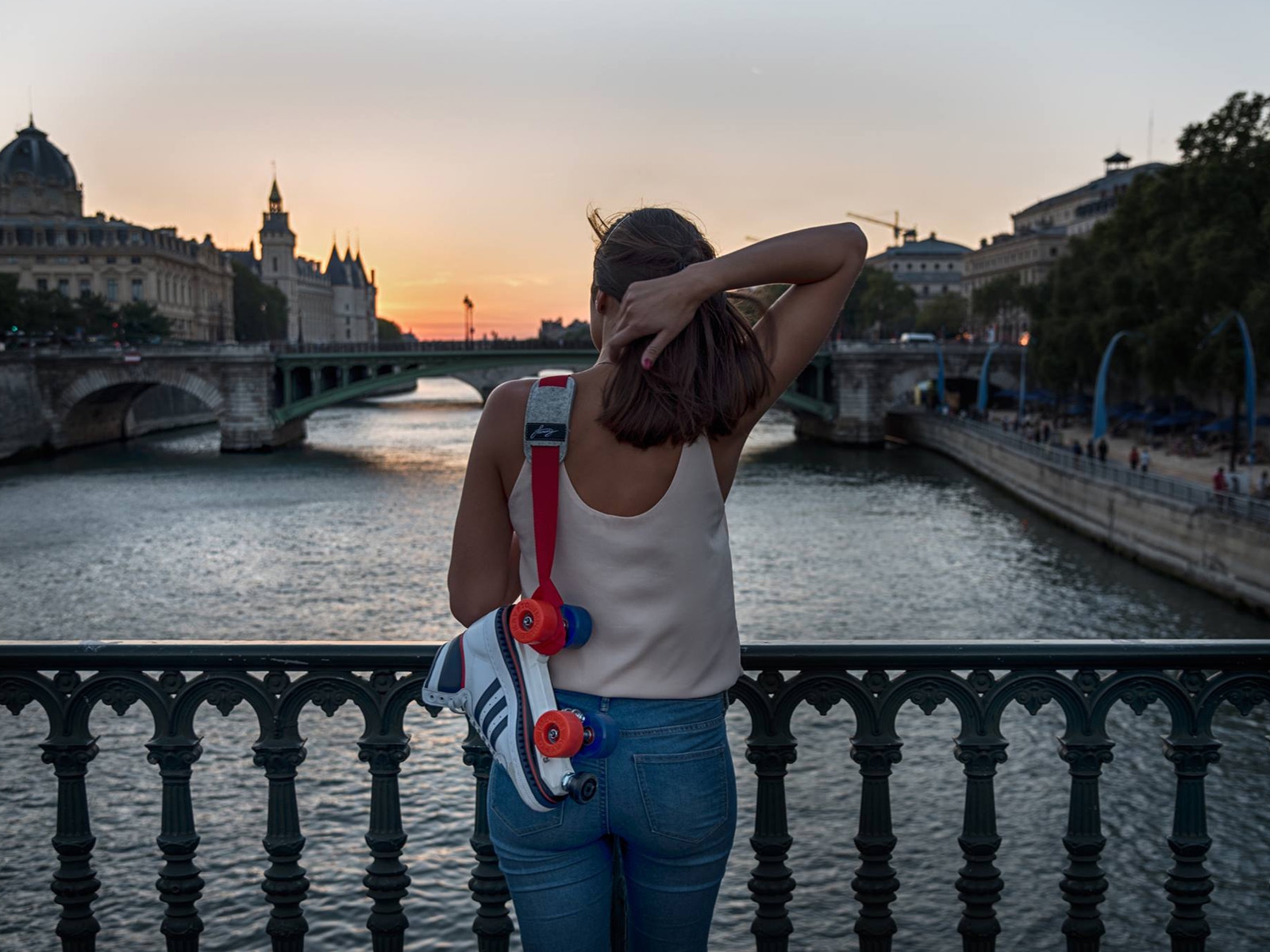 Rolling on the Seine ... on skates!