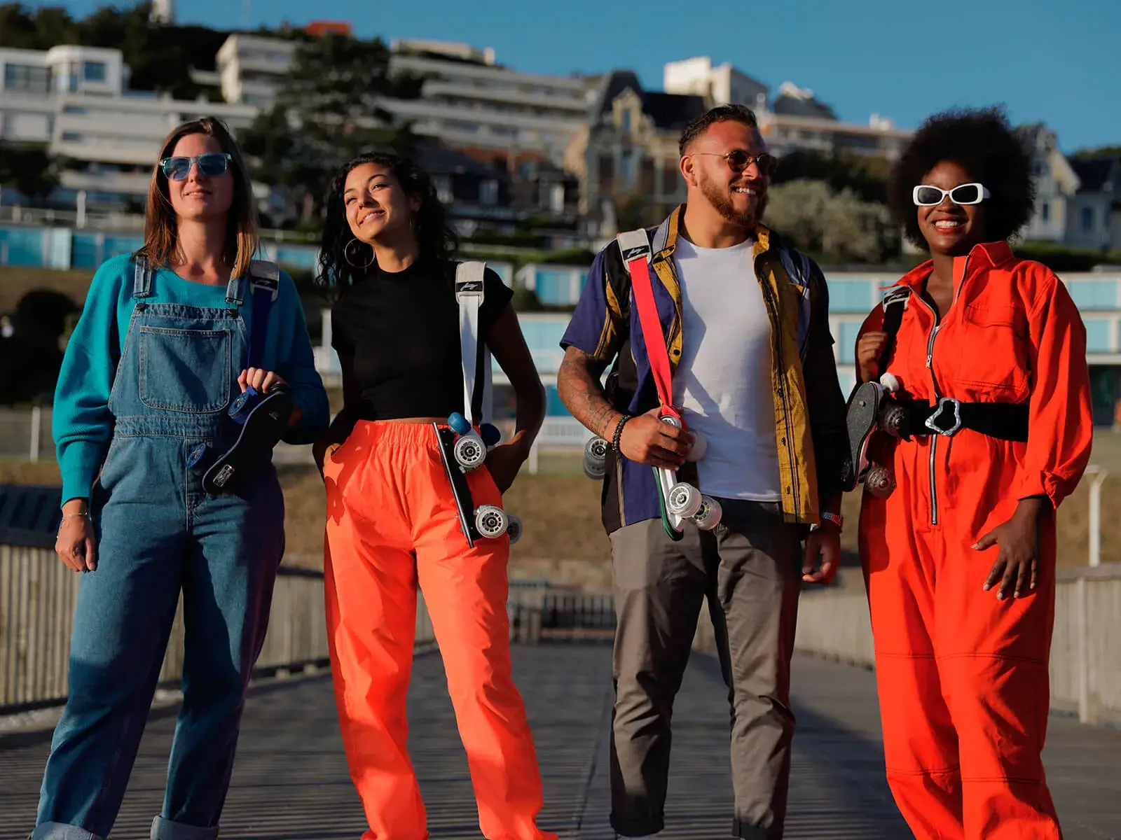 a group of people holding their rolling part of flaneurz