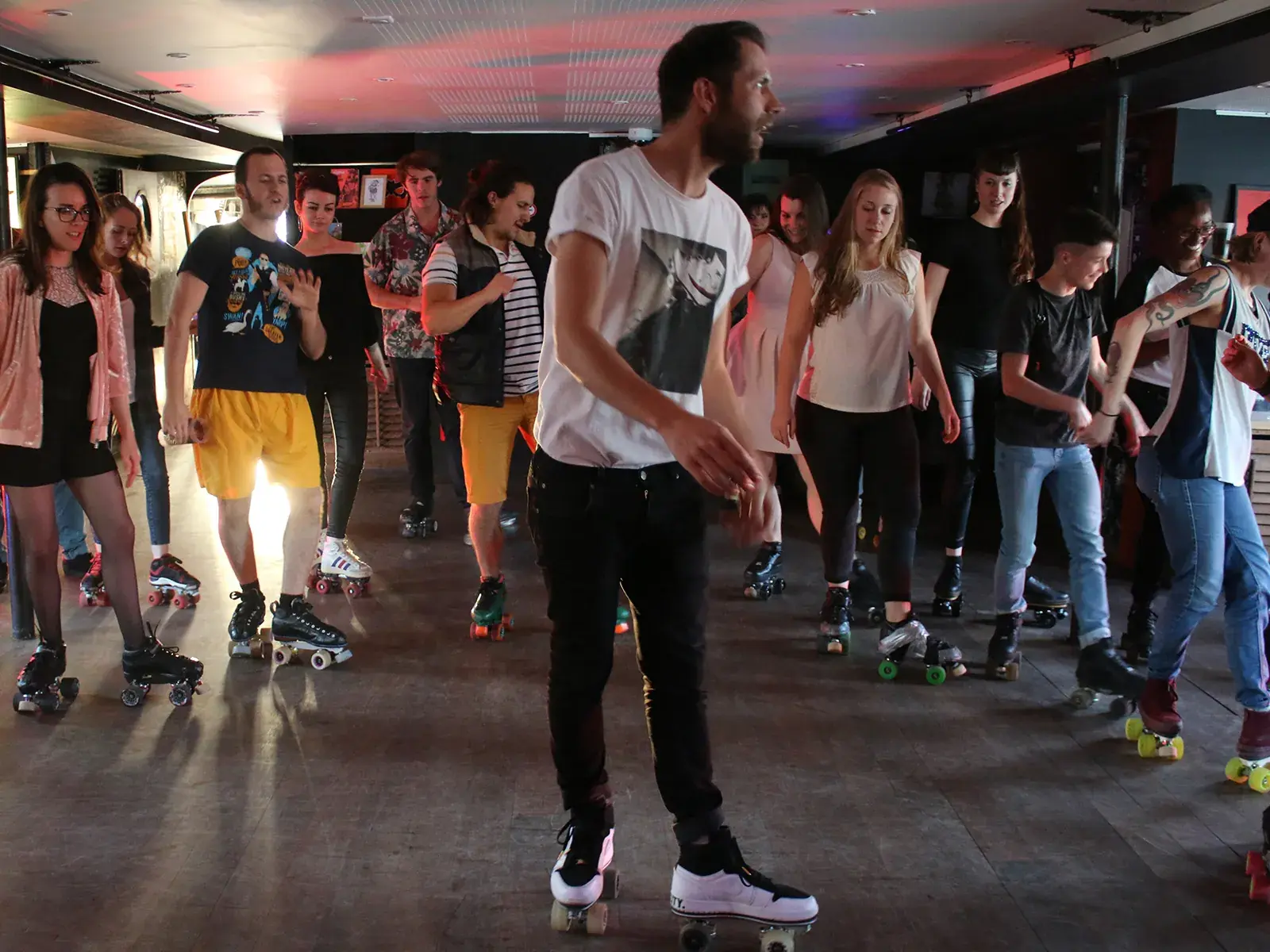 Florian dancing with his roller skate and leading other people