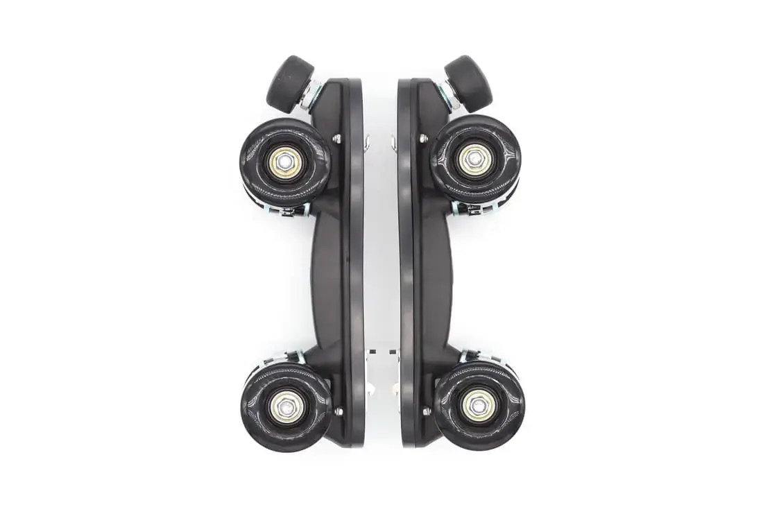 roller-skates-Slades-by-flaneurz-parties-roulantes patin à roulette Slades by Flaneurz la partie roulante noire