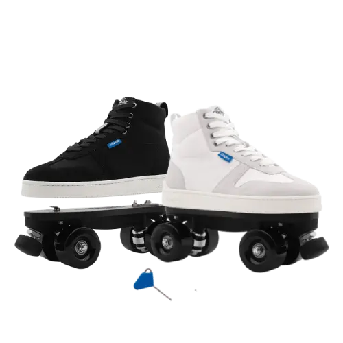 pack complet slades avec les deux chaussures noir et blanc Pack complet Slades, deux models noir et blanc avec un clé bleu