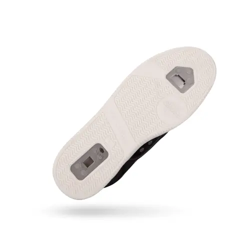 la semelle de la chaussure slades noire avec le systeme flaneurz la semelle de la chaussure slades noire