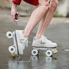 a girl wearing roller skates veja and holding flaneurz key a girl wearing roller skates veja and holding flaneurz key