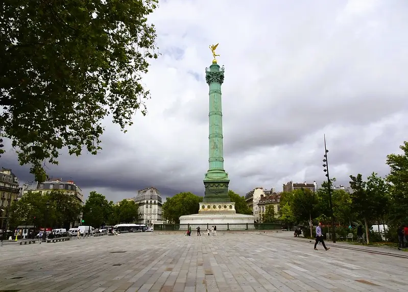 Place de la Bastille, à la limite des 4e et 12e arrondissements, Paris