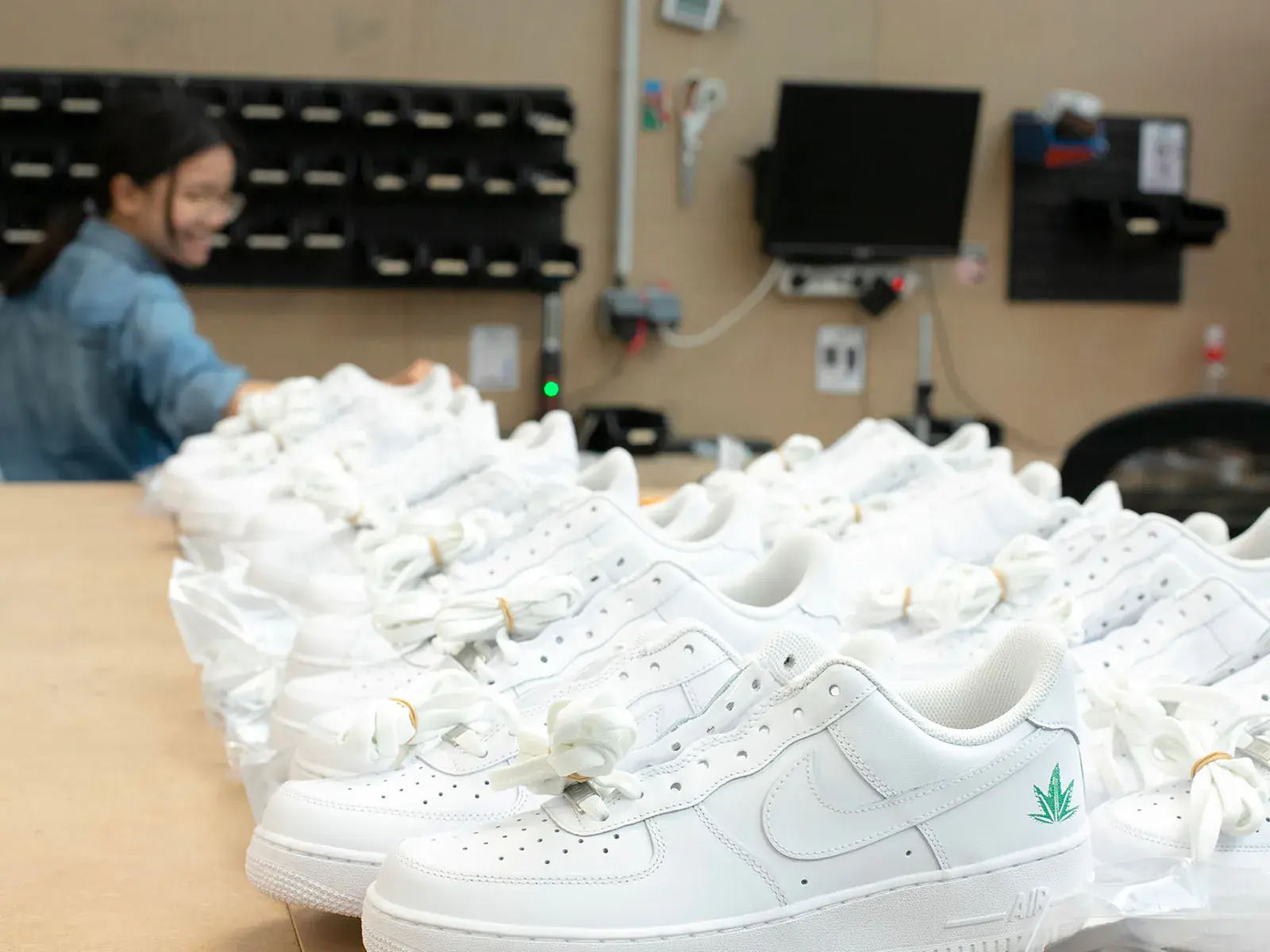 Nike sneakers white