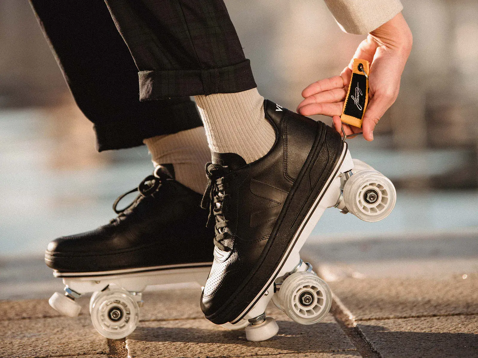 black Veja being attached to flaneurz rolling part