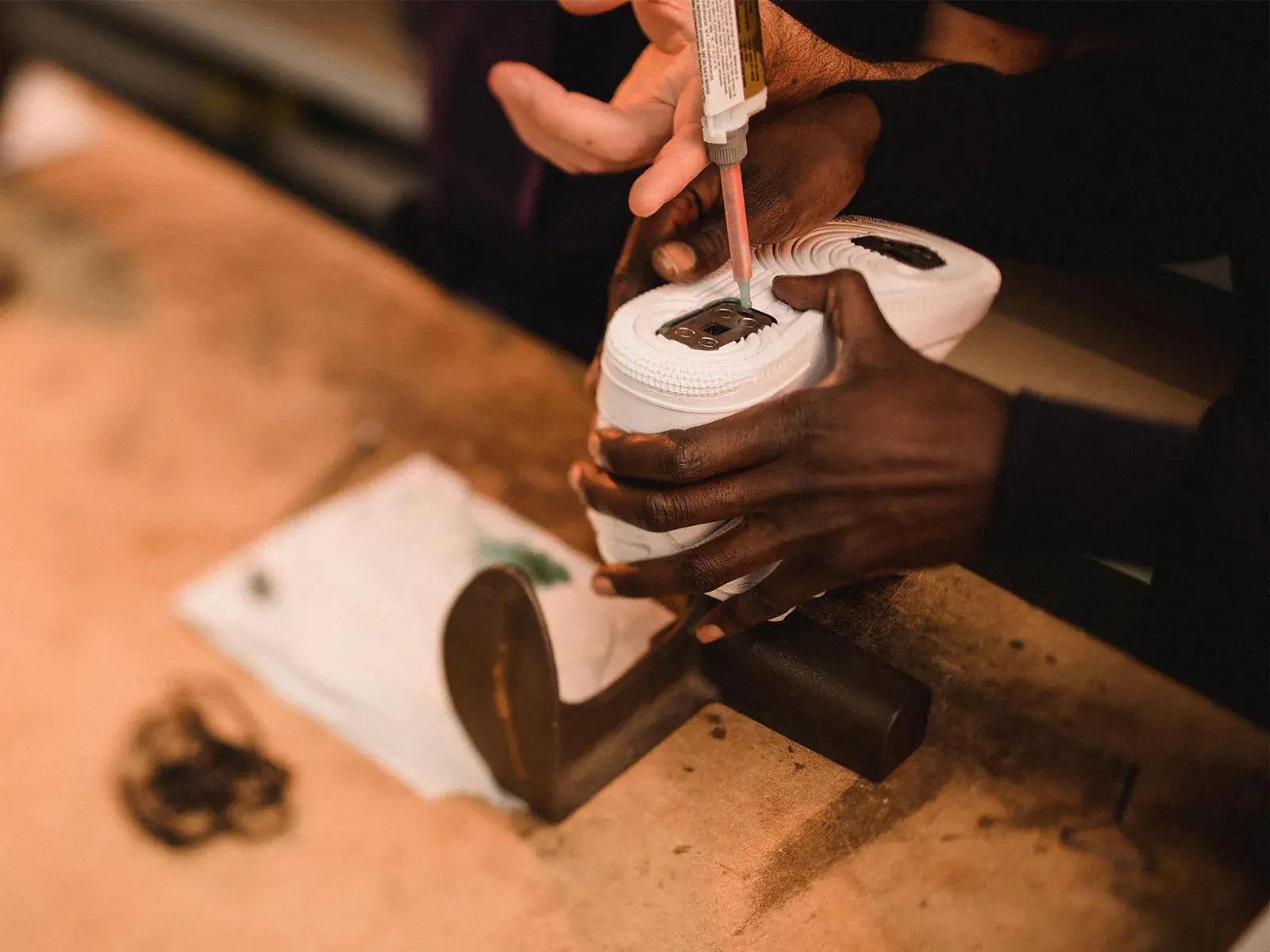 a sneaker being transformed by flaneurz