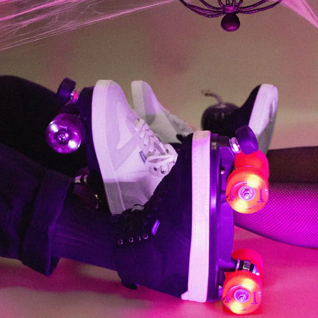 pack halloween blanc noir patin a roulette.webp