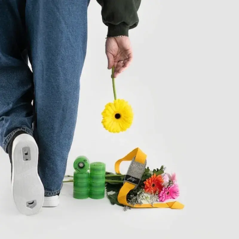 Roller-skates-lifestyle.webp