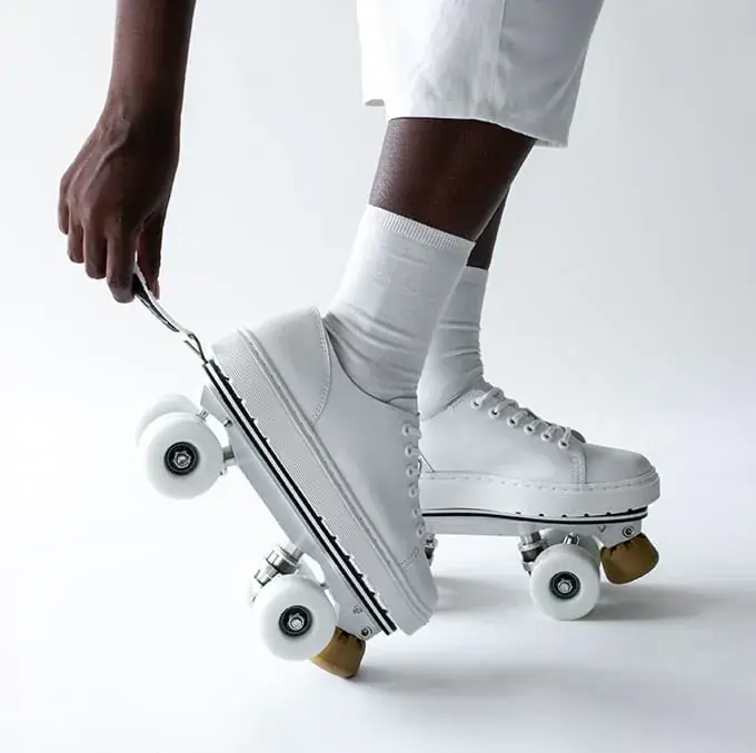 flaneurz-dante-white-photo-pdp-lifestyle.webp