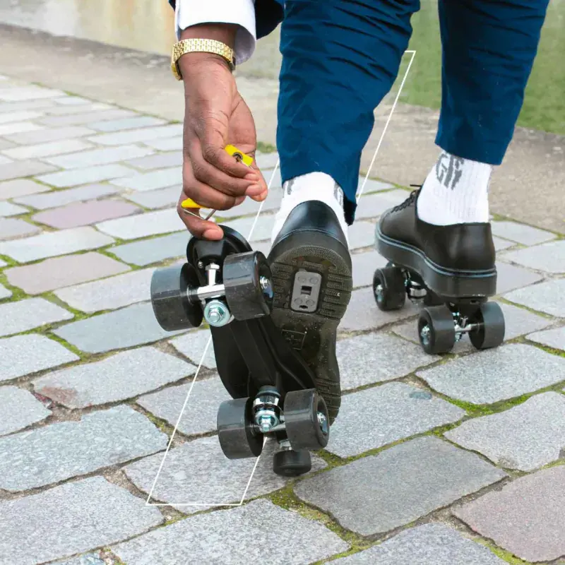 lifestyle-flaneurz_1_12_-roller-skates.webp