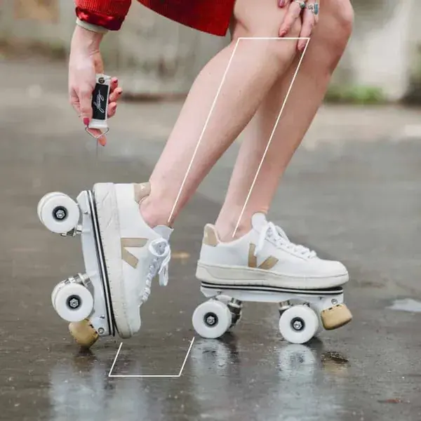 lmens-roller-skates-veja-v-12-white-dune-flaneurz-lifestyle-roller-skates.webp