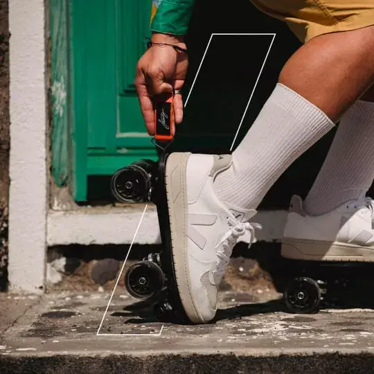 mens-roller-skates-veja-v-10-cwl-white-natural-flaneurz-lifestyle-roller-skates.webp