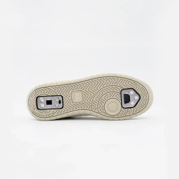 womens-roller-skates-veja-v-10-sable-parme-flaneurz-declipse-roller-skates.webp