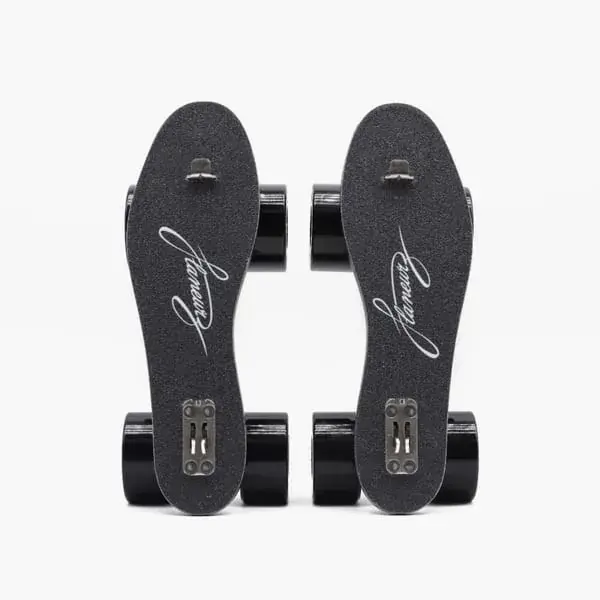 roller-skate-roues-iconic-black-rolling-parts-black-flaneurz-roller-skates.webp