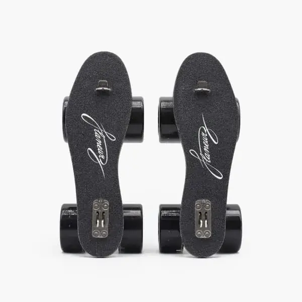 roller-skate-roues-premium-rolling-parts-black-flaneurz-face-roller-skates.webp